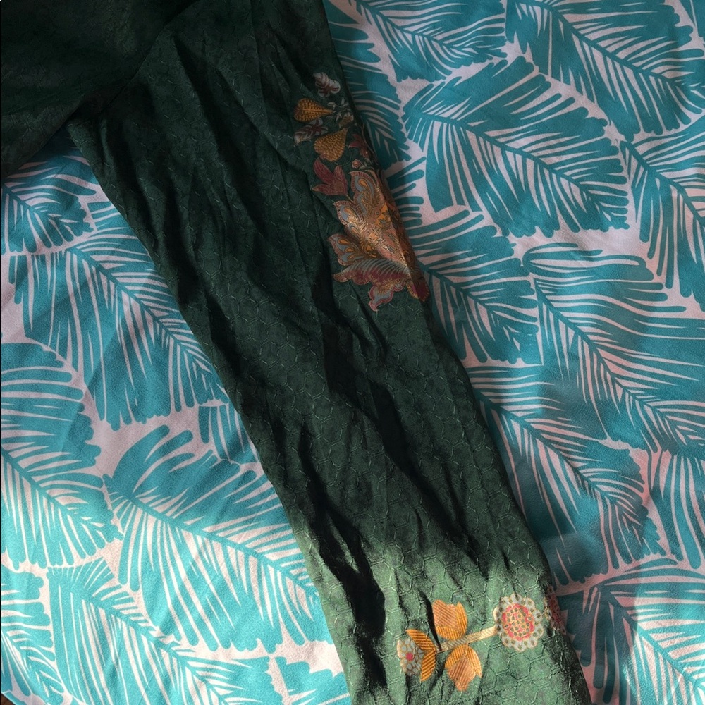 Green Floral Embroidered Top - Picture 6 of 8
